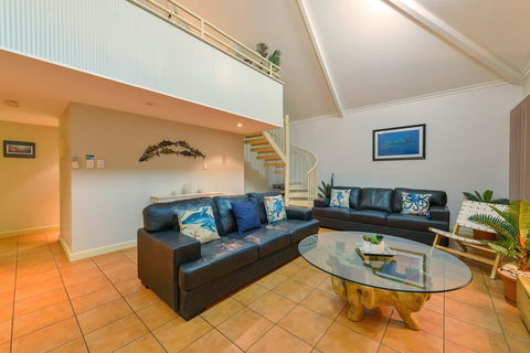 Osprey Holiday Village Unit 117 - Exquisite 3 Bedroom Holiday Villa With A Pool In The Complex - Events Australia 3
