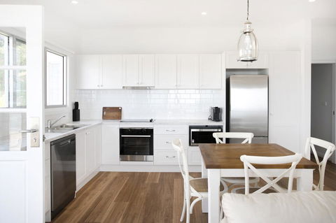 Pa's Beach House - Apartment 2 - Events Australia 1