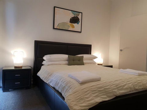 Pakenham Palace - Two Bedroom Converted Warehouse Apartment - Events Australia 2