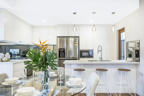 Park Avenue Townhouse Retreat Brisbane Sleeps 10 - Events Australia 1