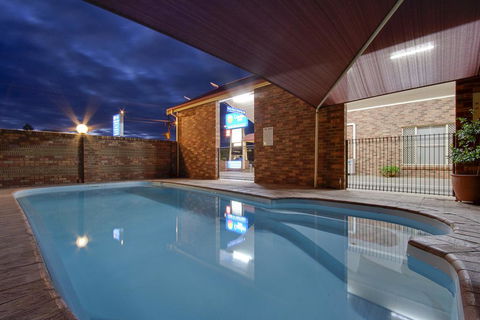 Parkes International - Tourism Bookings 2