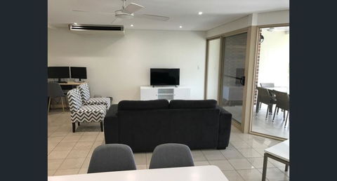 Phil's Place On Airlie - Events Australia 3