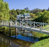 PLUM TREE COTTAGE - spa cottage with woodfire - Events Australia