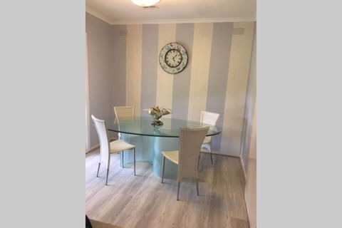 Pretty Home In Quiet Cul De Sac Near Knox City - Events Australia 2