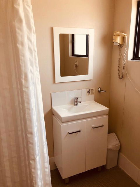 Red Cedar Motel - Tourism Bookings 3