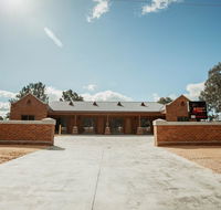 Red Waratah Accommodation - Events Australia