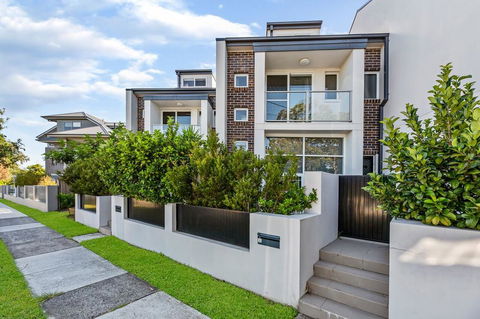 Relax In A Spacious & Modern Townhouse In Asquith - Tourism Bookings 0