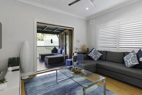 Relaxed Clovelly Beach Home - Parking - Cloey6 - Accommodation Europe 2