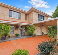 Riverside Haven - boating fishing beach cafes in walking range - Events Australia