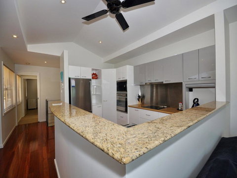 Riverside Views Hawks Nest - Tourism Bookings 2