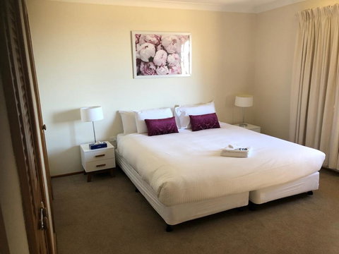 Robin Hill Views - Accommodation Europe 0