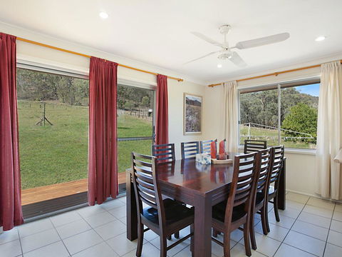 Rosamund House In Broke, 4br House In Walking Distance To Cellar Doors - Events Australia 3