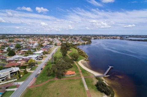 Rossmoyne 2 BEDROOM HOUSE, SELF CHECK IN, Walk To River, Shops, Bus, Trains, Cls To Airport, City, Beaches - Events Australia 2