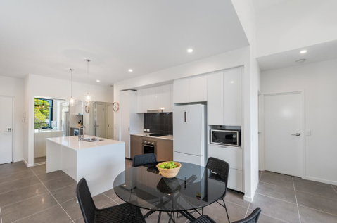 Round About Bulimba - Executive 3BR Bulimba Apartment Near Oxford St Shops And Restaurants - Tourism Bookings 0