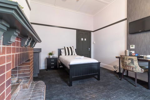 Royal Hotel Ryde - Tourism Bookings 1