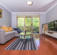 Rustic Hardwood 2 Bedroom Apartment in Randwick - Accommodation Europe