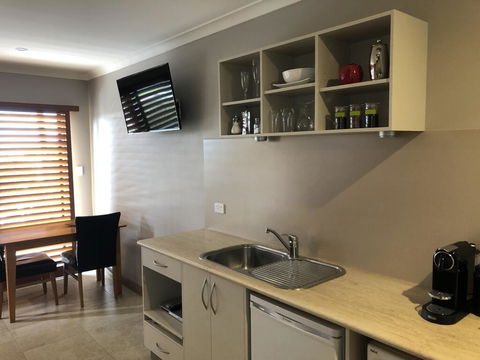 Saltair Luxury Accommodation - Adults Only - Tourism Bookings 3
