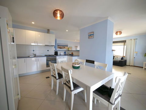 Salty Air Apartments Kingscote Kangaroo Island - Events Australia 3