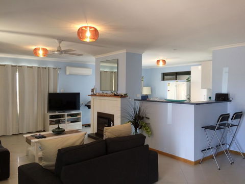 Salty Air Apartments Kingscote Kangaroo Island - Events Australia 0