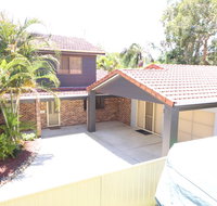 Sandy Feet at Hat Head - Events Australia