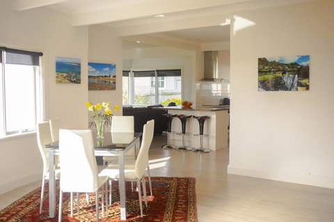 Seaside Retreat - Events Australia 0