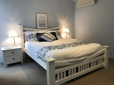 Shellys Place - Tourism Bookings 2