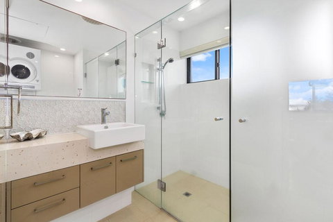 Shoreline Nine Penthouse With Ocean Views - Events Australia 2