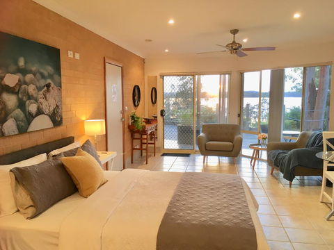 SilverWaters Waterfront Accommodation - Tourism Bookings 1