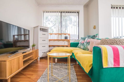 SIMPLE COMFORT! 2bed1bath Unit In Meadowbank - Events Australia 2