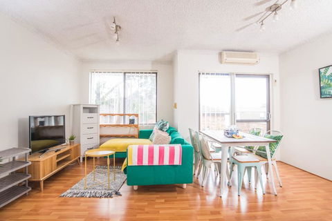 SIMPLE COMFORT! 2bed1bath Unit In Meadowbank - Events Australia 0