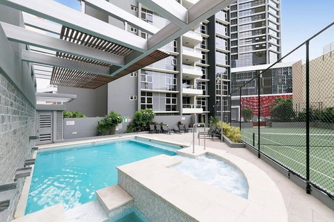 SK2 - 3BR With Pool Gym Steam Room In Story Bridge - Events Australia 1