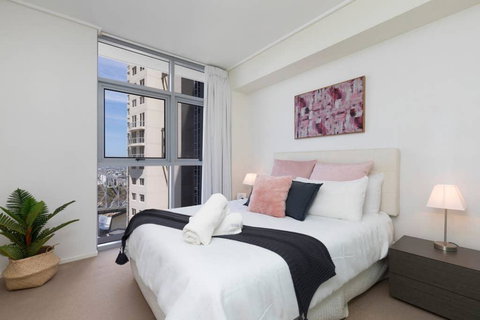 SK2 - 3BR With Pool Gym Steam Room In Story Bridge - Events Australia 0