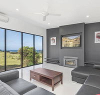 Skenes Retreat - views of the ocean from the deck - Tourism Bookings