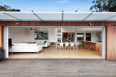 Skyluxe Luxury Retreat With Water Views And Deluxe Interior From Every Room - Events Australia 3