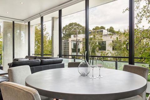 Smart Apartment In Elegant Suburb Close To City - Events Australia 3