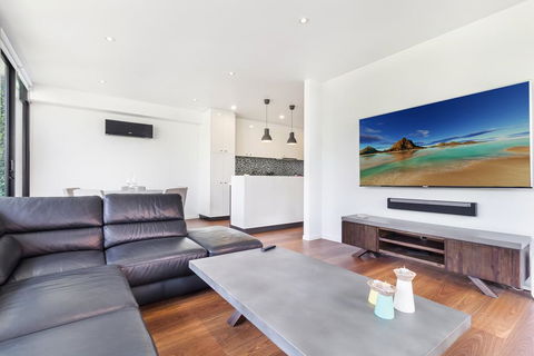 Smart Apartment In Elegant Suburb Close To City - Events Australia 0