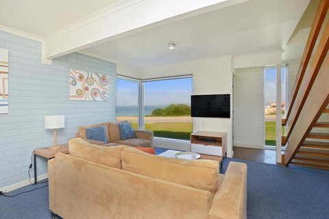 South Seas Beachfront Apartments - Events Australia 3