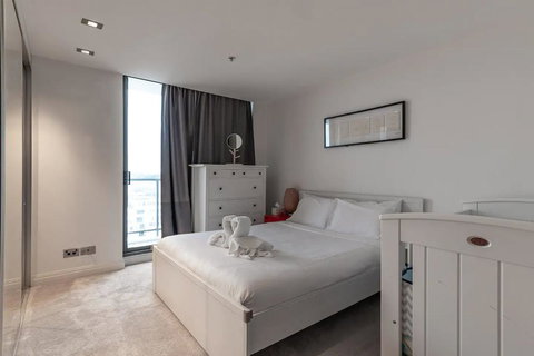 Spacious 2 Bedroom Flat In Wolli Creek - Events Australia 3