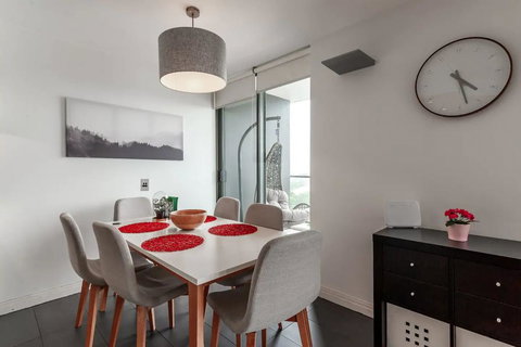 Spacious 2 Bedroom Flat In Wolli Creek - Events Australia 2