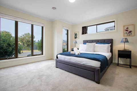 Spacious Lovely 5Beds Home@Point Cook - Events Australia 1