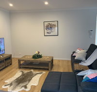 Spacious Rooms Home-Stay with Free Wifi - Events Australia