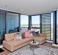 Spectacular Private Balcony Views with Pool - Tourism Bookings