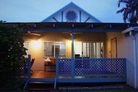 Spike The Bubble Beach House - Events Australia 0