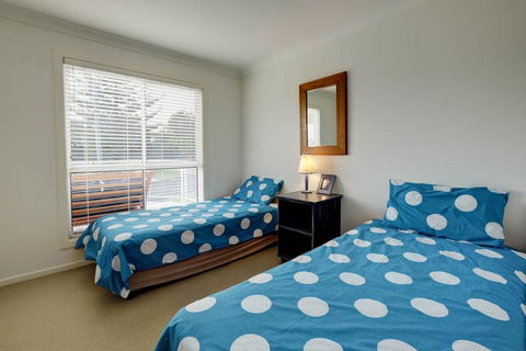SPINNAKER 1 - Tourism Bookings 1