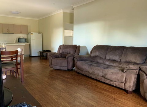 Stay On Sullivan - Accommodation Europe 3