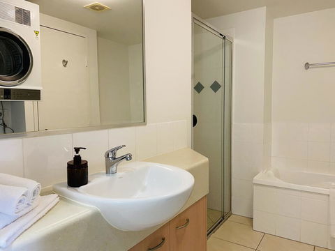Steps From Mudjimba Beach 3 BR Apt Sunshine Coast With WIFI,Pool,Parking - Tourism Bookings 2