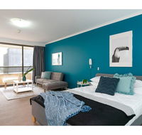 Striking and super convenient studio with balcony - Tourism Bookings