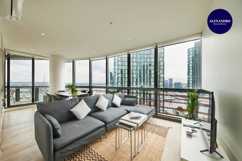 STUNNING 2 BED 2 BATH STYLISH UNIT // FREE PARKING - Events Australia 0