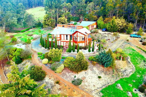 STUNNING HOME WITH AMAZING VIEWS - Just 20 Mins To The City And Only 10 To MONA! - Events Australia 2