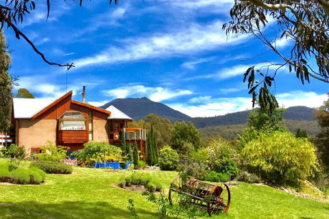 STUNNING HOME WITH AMAZING VIEWS - Just 20 Mins To The City And Only 10 To MONA! - Events Australia 1
